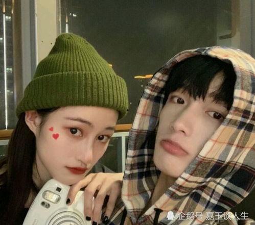 抖音情侣网红吃瓜图片,甜蜜瞬间引网友热议